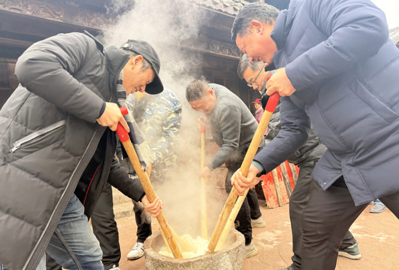 山乡年货节 烟火暖寒冬