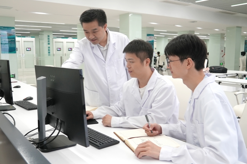 網湖北電力新型電力系統研究中心黨員團隊圍繞隨州廣水100%新能源新型電力系統科技示范工程開展科研攻關。