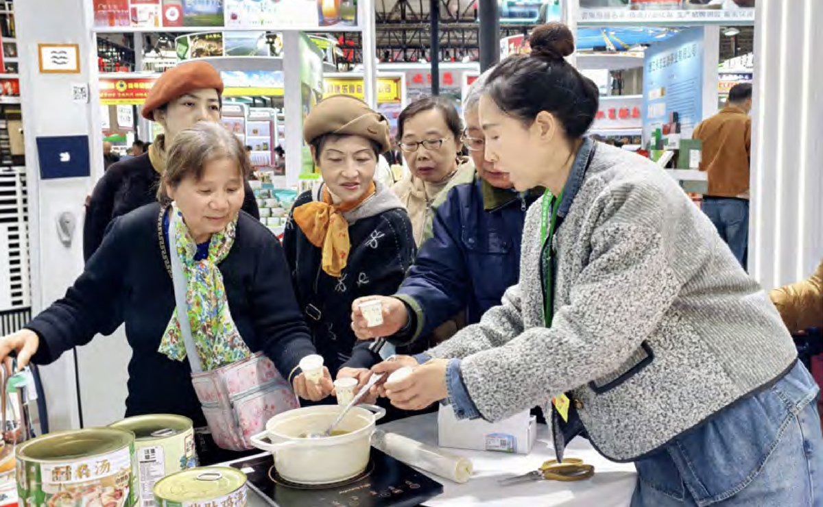 《“江城百臻”俏銷農博會》王璐 攝