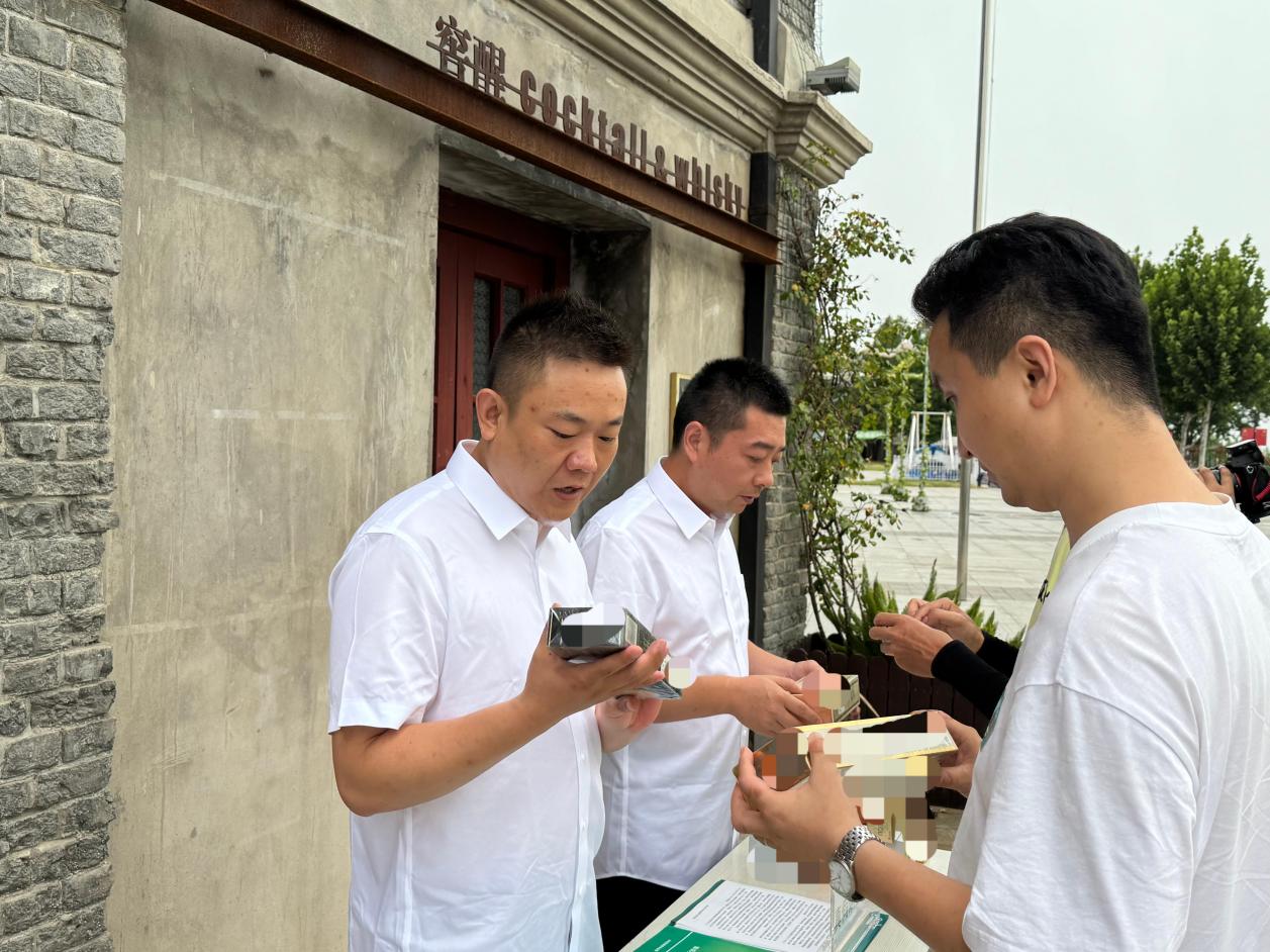 講解法律知識。