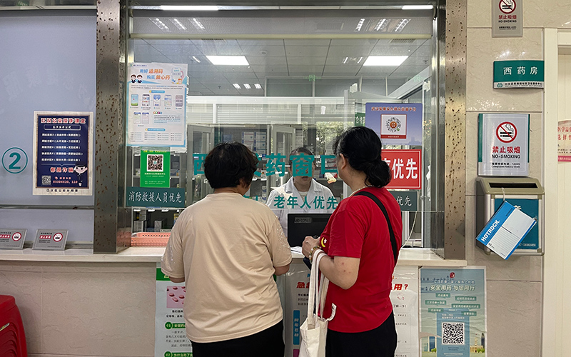 一張床、一扇門、一個群 “醫辦養”守護夕陽紅
