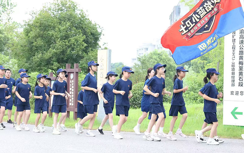 訓練營全程模擬消防隊伍正規化管理模式。