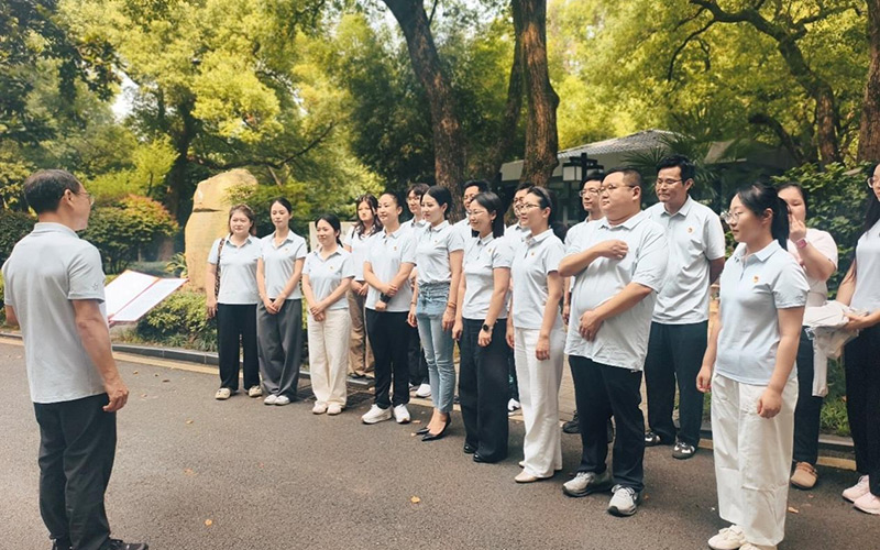 湖北體彩第二黨支部正在開展主題黨日活動。