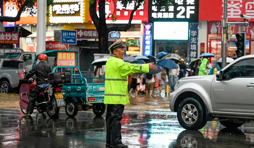 十堰全域执勤保畅通。