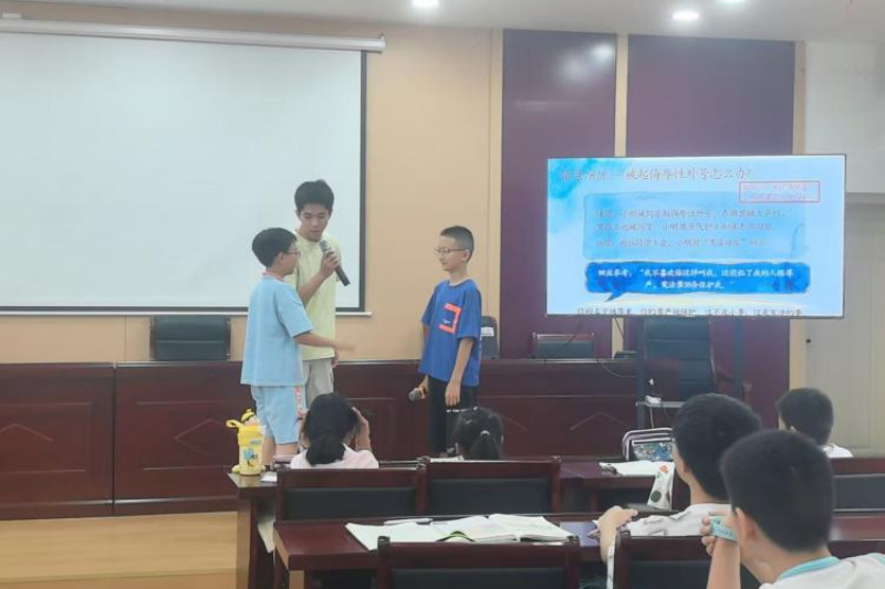 課上的生活情景演繹環節。受訪者供圖