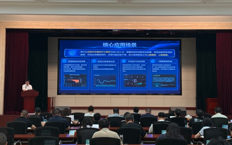 “向陽花”創客團隊代表進行成果發布。