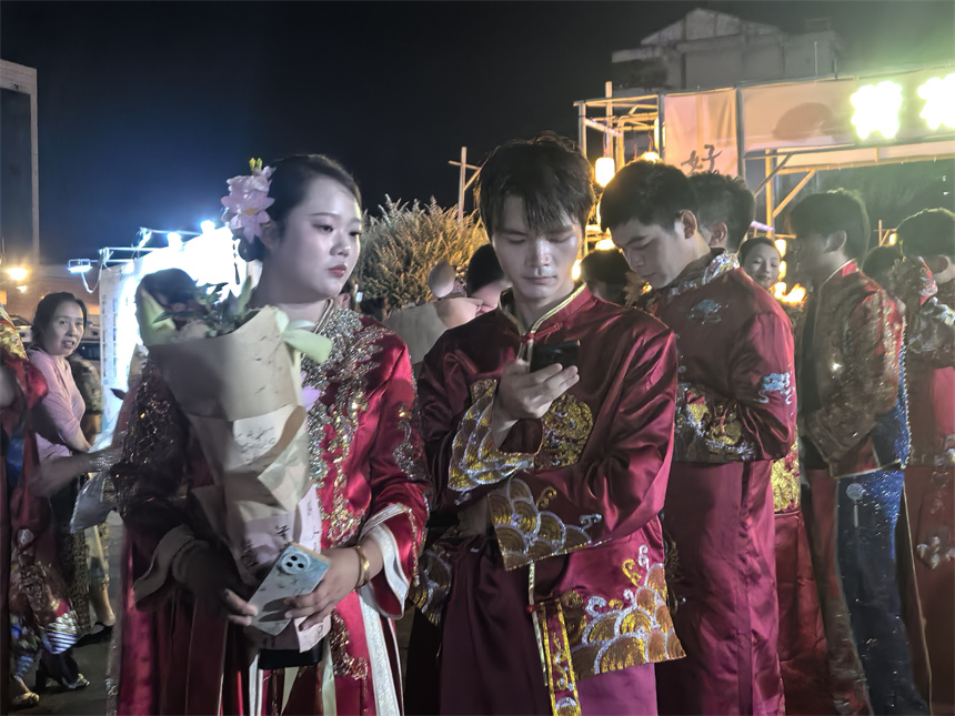 古风巡游、浪漫宣誓、发放聘书 湖北咸安12对新人“七夕”牵手【6】
