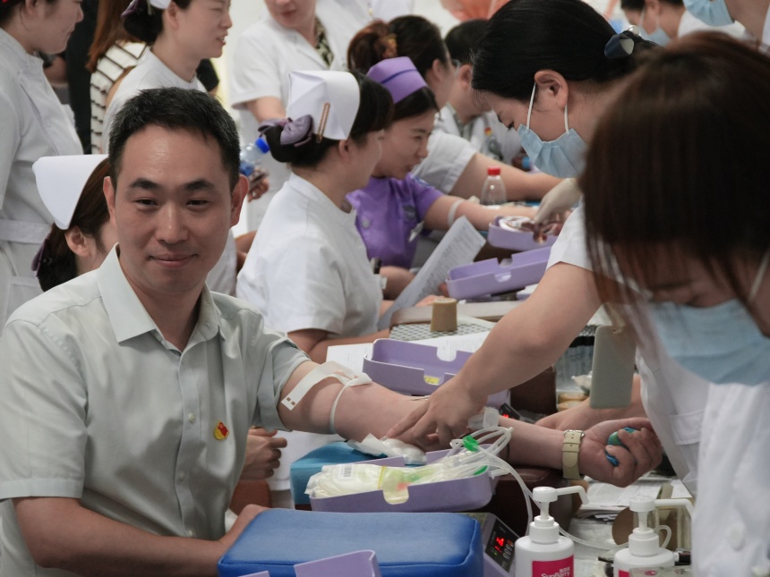 吴钒第4次参与无偿献血。李学欣摄