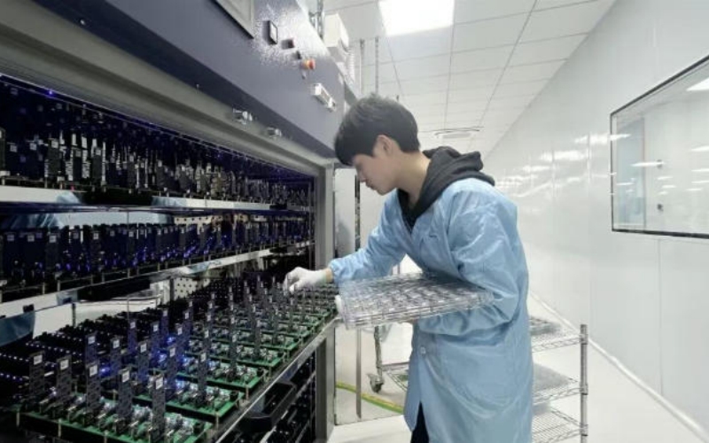 钜储电子生产车间。天门市委宣传部供图