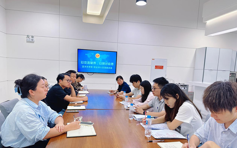 吳海舟團隊研究生在企業調研。華中農業大學供圖