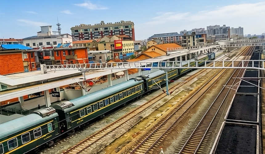 列車停靠在花園火車站新站台。朱偉攝