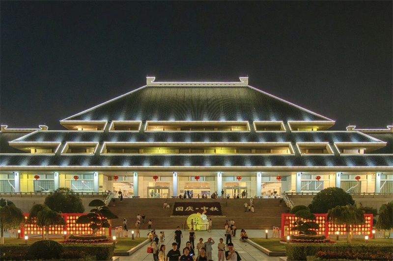 湖北省博物館。