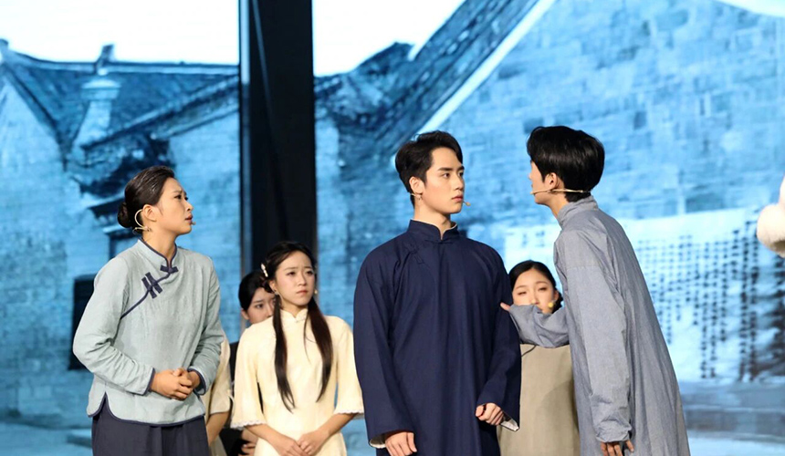 第十屆武漢大學生戲劇展演開幕 紅色法治話劇《第一法庭》上演