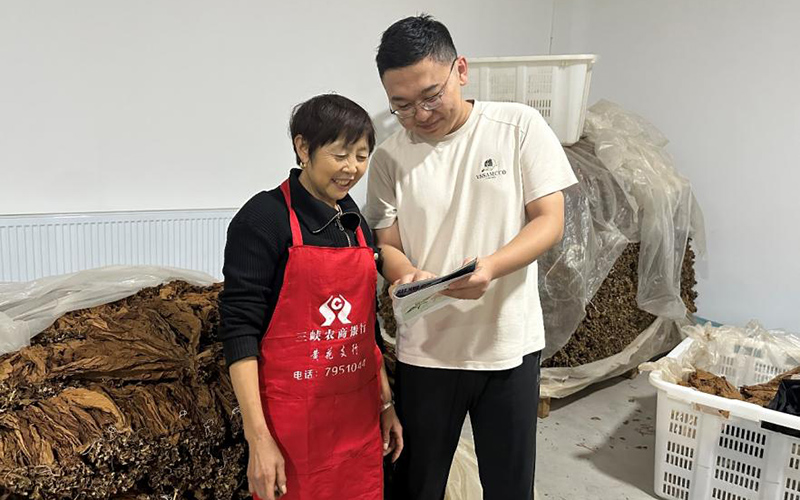 工作人員開展科普宣講。