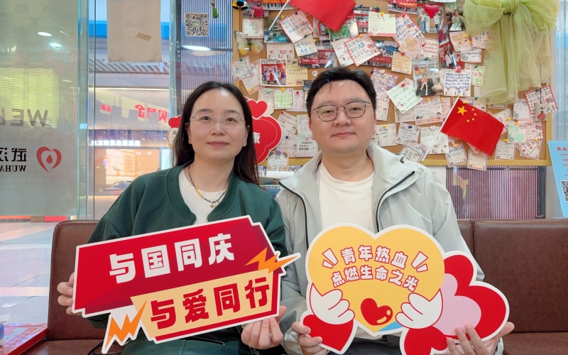 “热血夫妻”罗苏和曾令森。
