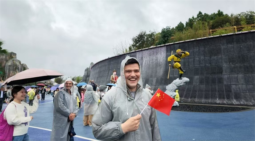 湖北武穴大话嘻游景区日均待客超万人次