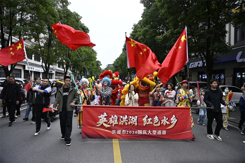 国庆巡游。王欣摄