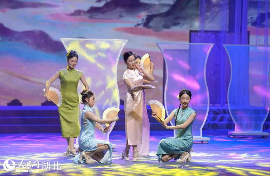 戏腔“女团”唱响湖北鄂州 国粹新枝绽放芳华【3】