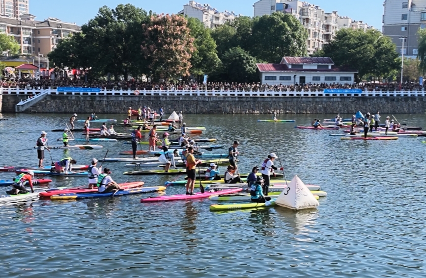 湖北廣水：百舸爭流應山河畔