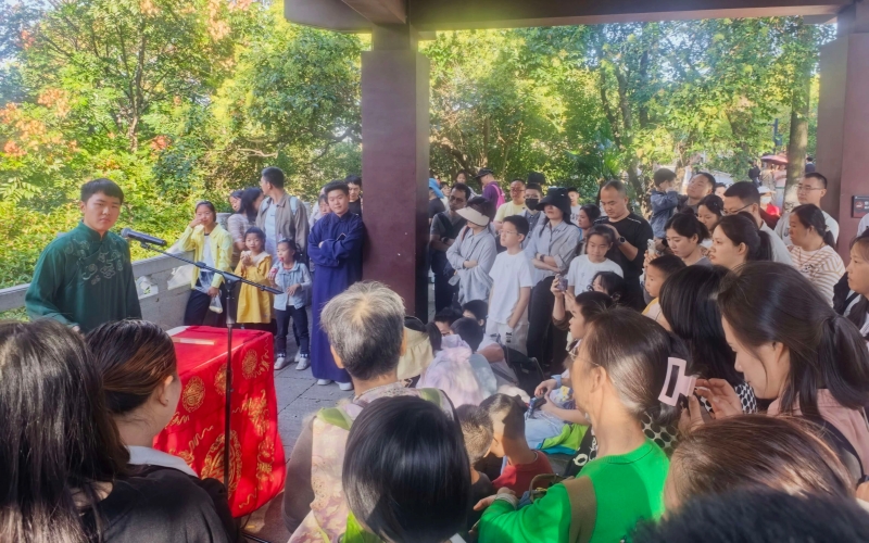 武漢漢陽“高山流水”文藝大篷車巡演。
