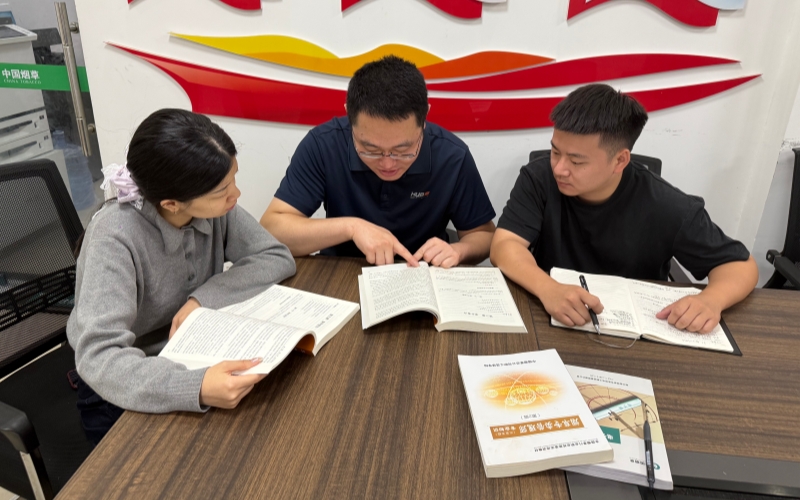 职业技能等级认定考前“传帮带”复习。