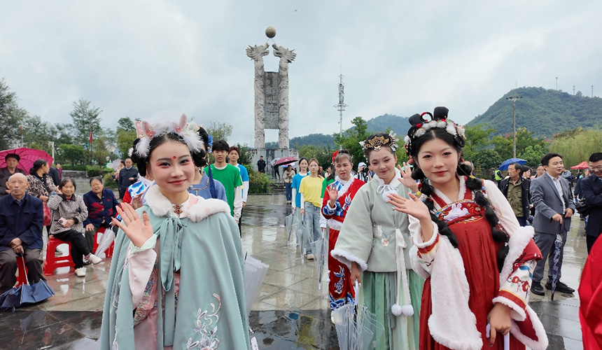 湖北竹山：26万人次游“桃花源”【4】