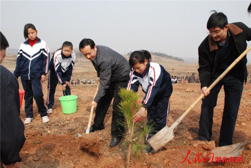 图文:绿色大别山 麻城在行动