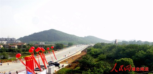 武汉军山第一大道通车